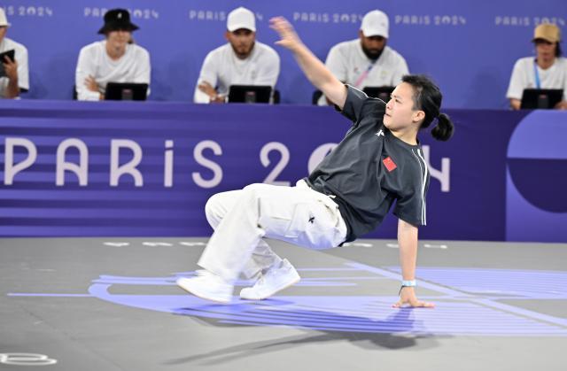 巴黎奥运会丨霹雳舞——女子铜牌赛：刘清漪获得铜牌+++XxjpseC009367_20240810_MVPFN0A001.jpg