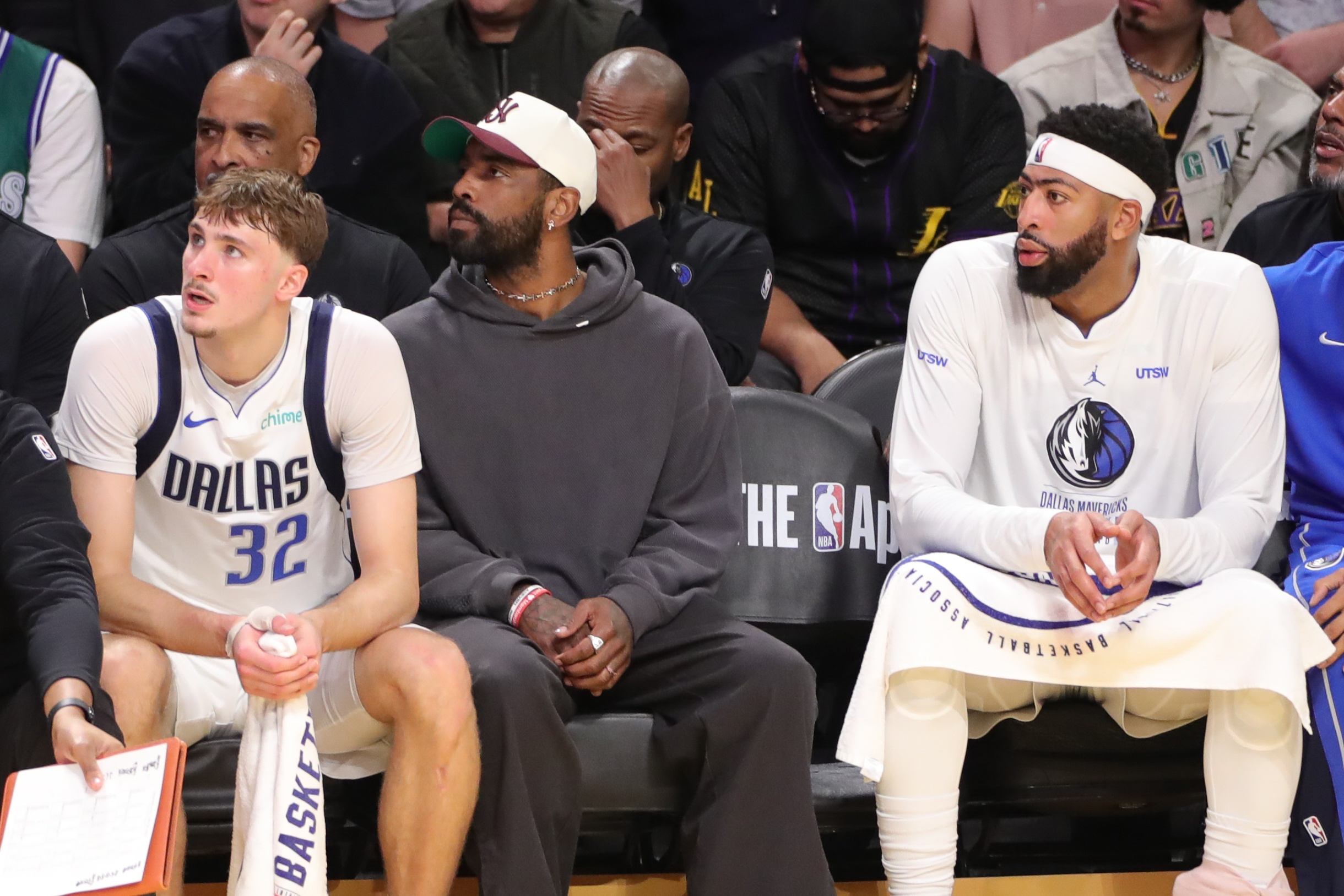 足球直播网-芬利：球迷肯定想看三状元联手 但这次交易能为球队提供灵活性