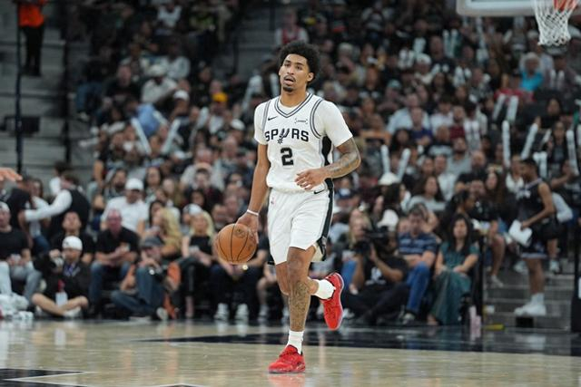 足球直播网-就在今天,老大不在,20岁哈珀爆发,创造80年NBA独一无二的纪录|开拓者|圣安东尼奥马刺队|波特兰开拓者队|德尼·阿夫迪亚|斯库特·亨德森_新浪体育_新浪新闻